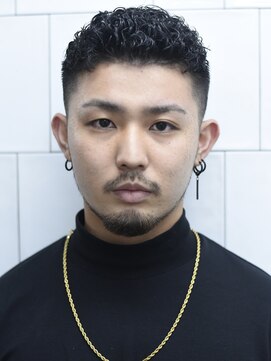 メリケンバーバーショップ フクオカ(MERICAN BARBERSHOP FUK) ハードパーマスキンフェードハイライト