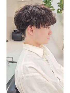 六本木美容室 白金店 マッシュ/センターパート/ツーブロック/黒髪/眉毛カット