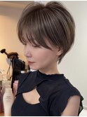 ショートヘアショートボブ白髪ぼかしハイライトカラーボブ