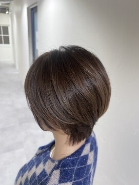 ビー(Be) ショートスタイル(白髪ぼかしハイライト)