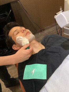 フェリックス(Felix)の写真/【20時迄受付可】≪カット+シェービング+リラックスマッサージ¥4950≫こだわりの技術で肌もコリもスッキリ!
