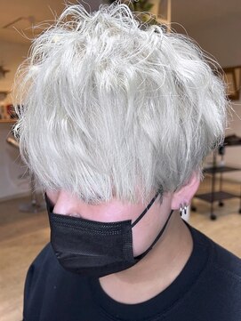 ブレイズヘアー(BLAZEhair) 【真っ白スタイル】メンズショート×ホワイト×ブリーチ４回