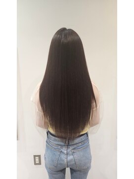 プレフル(playfull) アッシュグレーボブ ヘアアレンジプードルパーマロングヘア