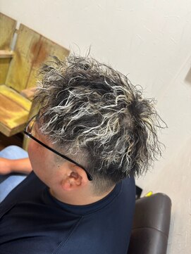 ヘアーワークス ボナ(HAIR WORKS bona.) 動きと立体感を極める、メッシュスパイラル/ブリーチ/パーマ
