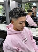 極道パーマホワイトメッシュフェード短髪メンズ髪型