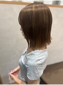 ベージュ　切りっぱなしボブ
