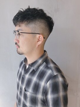 フランクスバーバーリザーブ 人形町店(FRANK’S BARBER RESERVE) フェードカット×スパイラルパーマ　ｙ