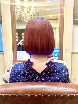 ジョージ(Jo-Ji) パツっとラインの綺麗なミニボブ×ローズカラー