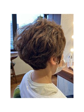 エルサフィロ キタハマ(el zafiro kitahama) 20×30×40代×似合わせカット×クセ毛×お手入れ簡単ショート