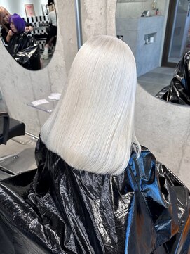 リル ラウム 原宿(LiL Raum) ホワイトヘア /原宿/ブリーチ/ダブルカラー/レイヤーカット