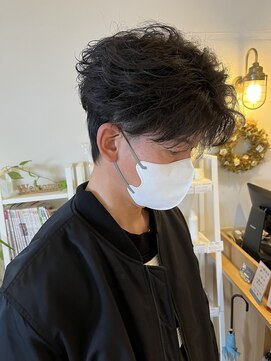 ヘアデザイン ジル(Jill) フェザーパーマ/センターパート
