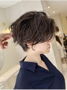 ミズチャーム(Ms.CHARM) 顔周りカット/ショートパーマ/レイヤーカット/髪質改善/外苑前