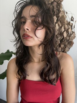 トレンド感たっぷりの顔周りレイヤーで、あなたの個性を引き立てる！安心のベテランも在籍するサロン♪