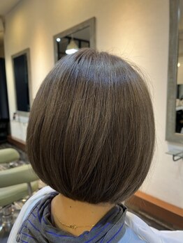 ヘアー ブルー(HAIR BLUE)の写真/「隠す」から「活かす」へ！白髪をデザインに変える似合わせカラーでワンランク上の大人美髪に◎