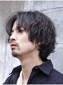 渋谷波巻きシャドウパーマメンズカットセンターパートウルフ緩め