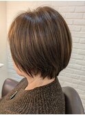丸み×くびれで“首が細く見える”大人ショート