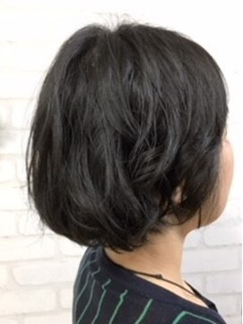 トリート(TREAT 101) まるいフォルムの優しいボブスタイル