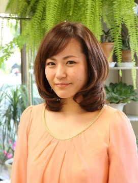 ラインズ美容室 ミディアムレイヤー