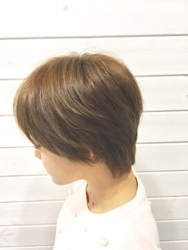 バース ヘアデザイン(Birth hair design) ショートレイヤーとハイトーンカラー