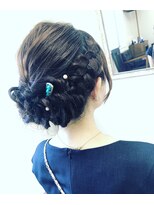 カッピオ(Cappio)&nbsp;編み込みまとめ髪アレンジ