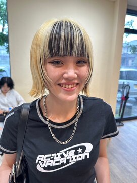 シフト(SHEEFT) 大人可愛い切りっぱなし外ハネスタイル×ハイライトカラー