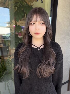 ジゼラ(GISELA) レイヤーカット シースルーバング おくれ毛 グレージュ ブリーチ