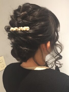 パピヨンロゼ(Papillon Rose) ねじり編み三つ編みアップ