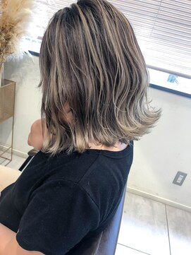 トルネード(TORNADO) 外国人風ハイライトバレイヤージュシャドウルーツ グレージュ