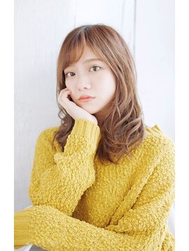 プティルカ(PutiLuca D.C.) 透け感バングのミックスカールスタイル