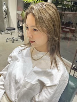 イル(ill) ハイトーン オリーブベージュ 大須