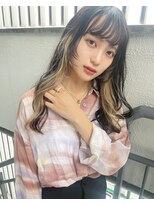 ニュート(Neut )&nbsp;顔まわりレイヤーロングスタイル/ゆるめリバース韓国風巻き髪