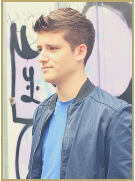 ジジバイワースホワイル(jiji by WORTH WHILE) アッシュブラックウルフマッシュパーマハイライト波巻きショート