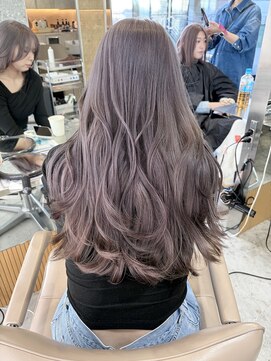 サンク 原宿 表参道(cinq) ハイトーンカラーミディアムレイヤーカットヘーゼルベージュボブ