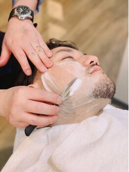 バーバーショップ ライフ(Barber shop Life)の写真/【千里山10分/理容室】men'sの身だしなみはひげ・眉から。清潔感溢れるスタイルはON/OFFどちらもキマル―。