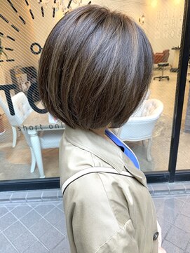 ショートオンリーサロントス(short only salon TOSS) エアタッチバレイヤージュ風ハイライトボブ