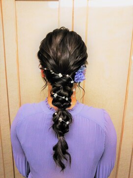 横濱ハイカラ美容院(haikara美容院) 飾りをつけた編み下ろし