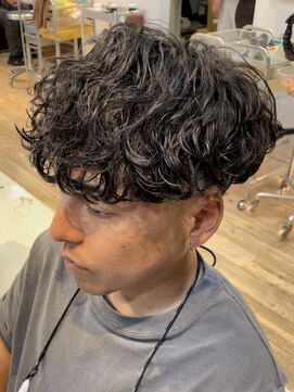 フィフスワン(fifth one) 波巻きパーマメンズパーマメンズヘアツーブロックツイストパーマ