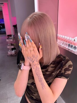 ダズリングディア(Dazzling Deer) ホワイトミルクティー/切りっぱなしボブ/デザインカラー