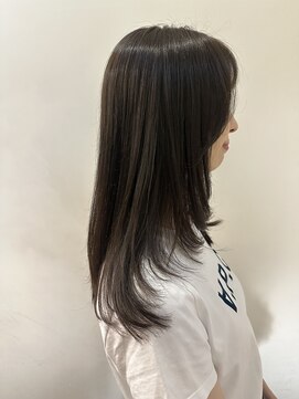 ルクール(Le Coeur) 顔周りにレイヤーを効かせたロングスタイル