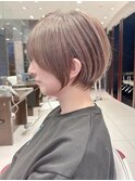earthショートレイヤーボブミルクティー丸みショートボブ