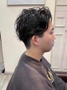 ヴィサージュクオン(VISAGE Quon) ウェット質感で魅せる大人メンズ・ニュアンスパーマ