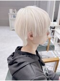 中性メンズに似合うホワイトブロンドショート