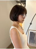 ミニボブに合わせて流れる前髪を