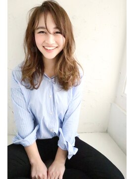 ケアシンサイバシ(CARE shinsaibashi) ヌーディーな質感で大人カジュアルに！