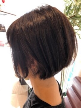 クオリス 上福岡店(QUALIS) 前下がり/小顔/耳かけ/ハンサムショート/暗めカラー/30代40代