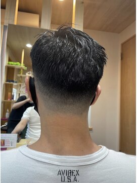 ベルード(bellood) 直毛でサイドが浮いてしまう人のためのスキンフェード風カット