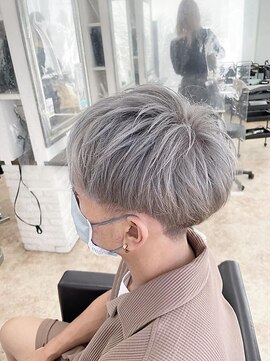 リッシュ 四街道店(Lish) ホワイトシルバーアッシュ