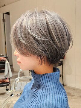 ストレータ バイ マリオ(Strata by mario) [横山]オリーブシルバー丸みショート