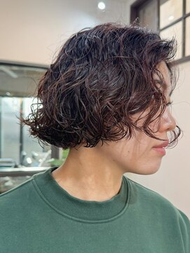 ナループロアオハナ(Nalu pu loa ohana) 前上がりボブ/ミニボブ/ボブパーマ/パーマ/くるくるパーマ