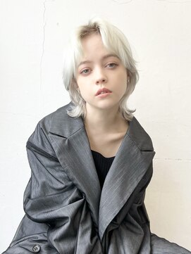 ココ 原宿(KOKO) ブロンド黒髪小顔クラゲヘアーオリーブグレーココアベージュ